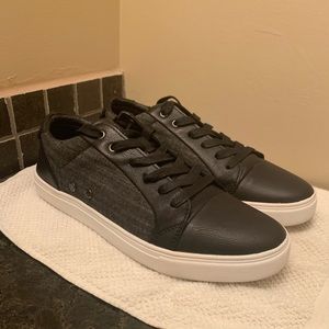 Men’s Black Guess Size 8 Sneakers